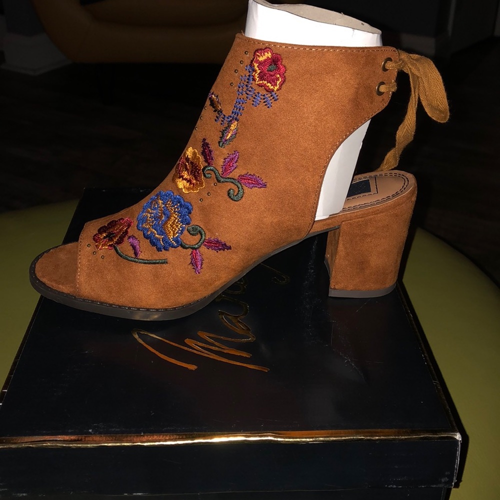 Women’s new size 8 shoes